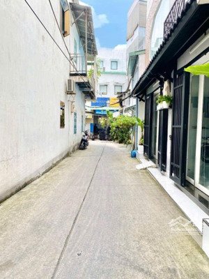 bán nhà 1/ lê hồng phong q10, 3 tầng đúc kiên cố, nhỉnh 6 tỷ có bớt lộc