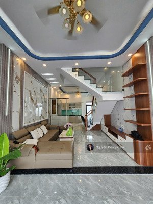 bán nhà đúc 3 tấm, có sân ô tô, 4 phòng ngủ, gần ngã tư bình chuẩn 300m, p.bình chuẩn, tp.thuận an