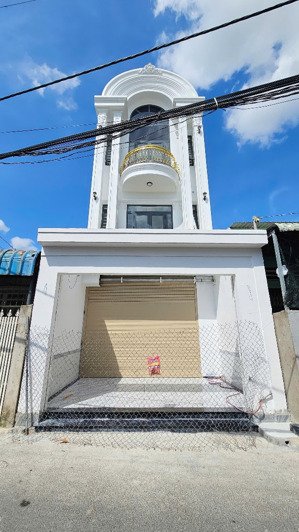 bán nhà 1 trệt 2 lầu tân cổ điển mt đường p.đông hòa tp.dĩ an