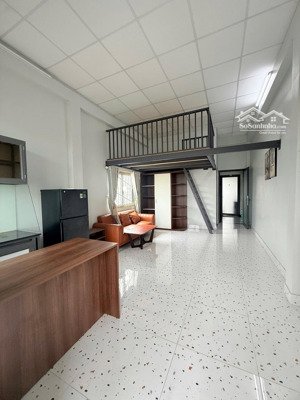 phòng gác cao ban công thoáng mát giá rẻ