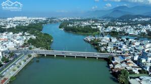Bán nhà phố trung tâm Nha Trang cách biển 100m ngay khu đô thị Cồn Tân Lập giá tốt 13 tỷ/căn