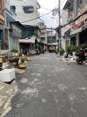 lê thị bạch cát q11 ngang 6.8m khủng