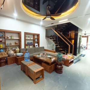 siêu phẩm liền kề, trước mặt vườn hoa, ô tô đỗ cửa tại phạm khắc quảng, long biên