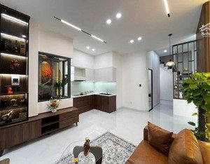 chỉ 7.35 tỷ bán gấp nhà quận 9 dân xây lô góc 2 mặt tiền rộng 6 m, sổ đẹp a4