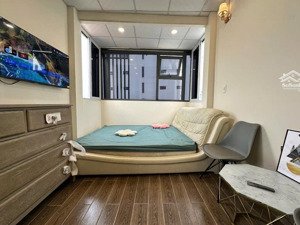 căn hộ dịch vụ. nguyễn thị thập 8 phòng. có thang máy. dt 50tr/th