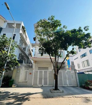 cần bán " tháo" biệt thự nam long dtsd hơn 400m2, 3 lầu, sô hồng, ngay vincom q7 có 27 tỷ sổ hồng