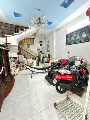 nhà 3 tầng kiên cố - quận 8 - ngang 4 x 12m - hẻm nội bộ 3m-cách mt phạm thế hiền 20m - nhỉnh 5 tỷ