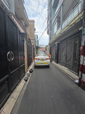 hiếm bán nhà hxh thông đường phạm văn hai-hoàng sa p5 tân bình, ngang 4,5m cn 67m2, 3 tầng giá 9 tỷ