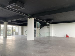 cho thuê gấp 3 căn thông nhau shophouse nguyễn cơ thạch, dt 2100m2 giá cho thuê 650 triệu/th