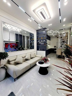 nhà trệt lửng 2 lầu sân thượng nội thất đẹp hồ bá kiện quận 10 32m² sổ a4 gi.á 5,5 tỷ