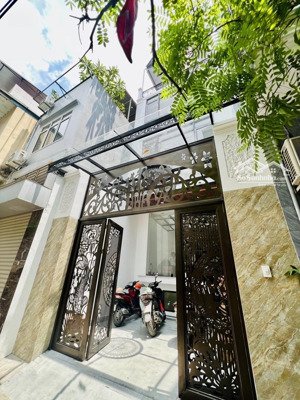 lò đúc - 5 tầng thang máy- nhà mới - ô tô su cóc- kinh doanh chỉ 13ty