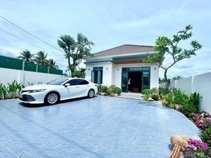nhà vườn village mái nhật hồ bơi mặt tiền đường nhựa sau chợ ea kao giá 4,5 tỷ