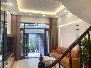 bán nhà cổ nhuế , dt 55m2 , 5 tầng , giá 9,5 tỷ , ngõ thông sang resco , gần phố, ô tô đỗ cửa