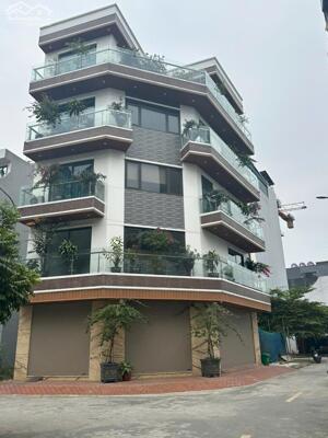 Chính chủ bán mảnh đất đầu tư ngõ 655 Lạc Long Quân 350m2,mặt tiền 24m. giá 9x tỷ.Lh 0888486262.