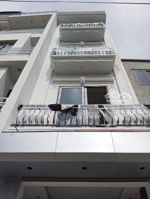 em bán căn nhà xây mới độc lập - la phù gần khu d geleximco dương nội ngõ rộng thoáng ô tô đỗ gần