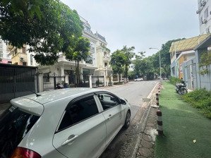 bán gấp biệt thự đơn lập kđt dịch vọng. 210m2 - 4 tầng. mt 14m. kinh doanh.