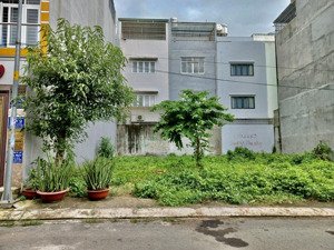 hot-chính chủ bán 2 nền đất đep nhất hậu nghĩa đối diện công viên sát trung tâm hành chính