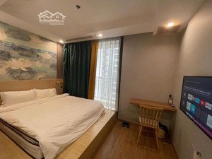 cho thuê căn studio view hồ giá 8tr/th. nhà đang trống vào ngay. liên hệ : 