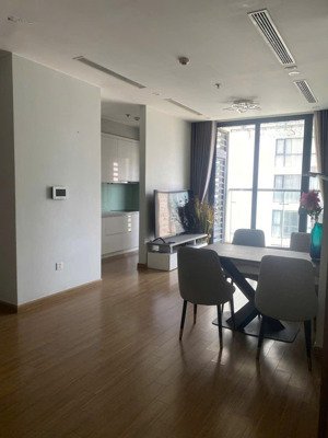 cho thuê căn 2n ban công đông nam view thoáng hướng mát. có thể vào luôn. giá 22tr/th.
