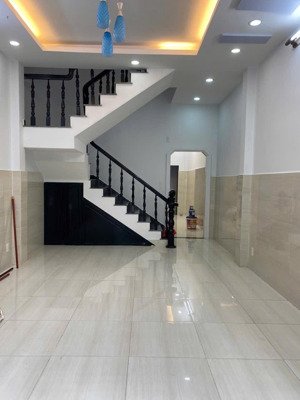 nhà nguyên căn hxh phường tân quý. 1trệt 1 lầu. 4x16m. 2pn 2wc. nhà mới, đẹp, giá 13tr/th