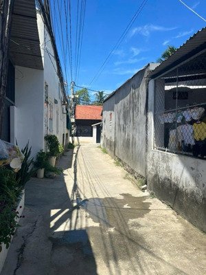 hẻm phú xương đường ô tô - rộng 3m * cách biển hòn chồng 2km*. giá: 1,890 tỷ
