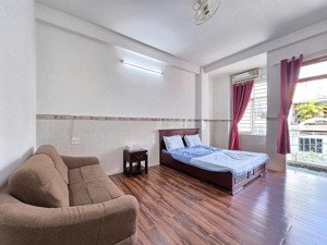 căn hộ mới 40m2 ban công thang máy tách bếp đủ tiện nghi hồ văn huê
