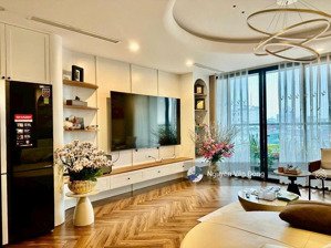 bán căn hộ tầng đẹp, ban công đông nam mát mẻ, có slot ôtô 200k, nội thất full đồ đẹp, sổ đỏ sẵn