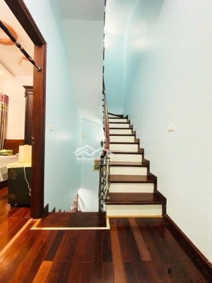 lô góc tt cầu giấy- ô tô 16 chỗ vào nhà 43m/6tầng chỉ 18.9 tỷ(đch152071)