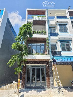 nàh full nội thất ngay chợ phú phong 200m có phòng ngủ dưới cực đẹp và thoáng mát