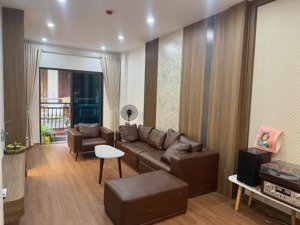 bán nhà gần hồ hoàng cầu, dt 57m2, 6 tầng thang máy, ba bước chân ra phố, nội thất đẹp