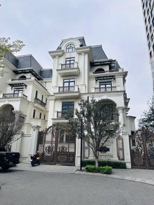 duy nhất còn 3 căn biệt thự hàng hiệu vị trí kim cương tại mỹ đình.lh: 