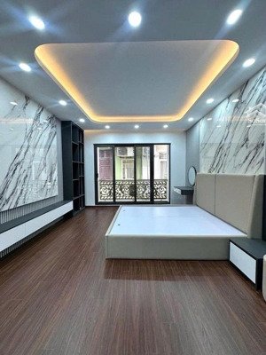 bán nhà lĩnh nam. nhỉnh 6 tỷ 35m2 ô tô đỗ cổng ngõ thông, thoáng gần phố trung tâm quận hoàng mai