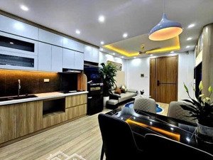 bán nhà mặt phố đặng tiến đông 18tỷ, 40 m2, 5pn - 5wc, 7 tầng, đống đa hn phù hợp gia đình 3 thế hệ