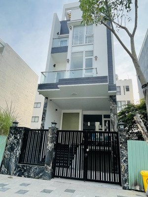 cho thuê nhà văn phòng hầm 4 lầu sàn trống giá 40 triệu