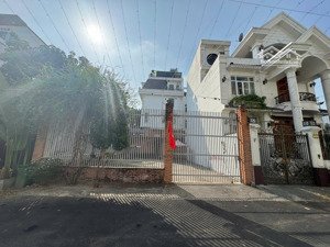 đất biệt thự an phú an khánh mặt tiền 10m 37,5 tỷ / 174 m2. vị trí trung tâm 2 đường ra vào