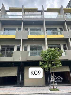 bán nhà mặt phố tại bcons uni valley, 11,3 tỷ, 69,7m2, siêu hot