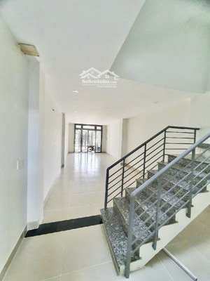 a chung chủ nhà kẹt tiền bán gấp mtkd kdc phạm thế hiển q8 , 88m2 ( 4x22) ,đường 20m , chỉ 8.29 tỷ