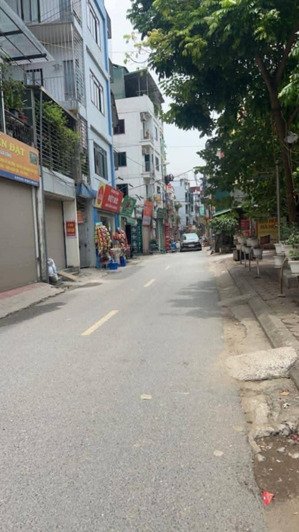 siêu hiếm - lô góc - mặt phố 3 thoáng to rộng - kinh doanh bất chấp - nhà dân xây chắc chắn.