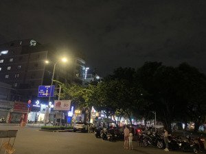 mặt tiền hai bà trưng quận 1, đường 2 chiều vỉa hè, diện tích 98m2 xây 6 tầng thang máy, chỉ 45 tỷ