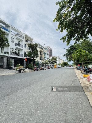 nhà phố đường d1 (20m) kdc phú mỹ, quận 7 ( sổ hồng 5x18m) trệt + 3 lầu, giá tốt