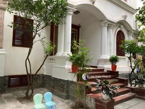 cho thuê bt thành phố giao lưu - btl, 200m2 đất, xd:120m2 x 5 tầng, 1 hầm, mt:10m. có thang máy,...