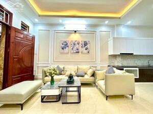 Siêu Hiếm! Nhà Xây Mới Cực Đẹp 35m2x5T Vuông Vắn. Ngõ Rộng, Thoáng, Sáng, Trung Tâm Phố Trung Kính, Yên Hòa.