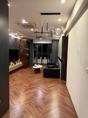 chính chủ cần bán căn hộ góc 132 m2 giá hơn 9 tỷ, cạnh ngoại giao đoàn, mặt đường võ chí công