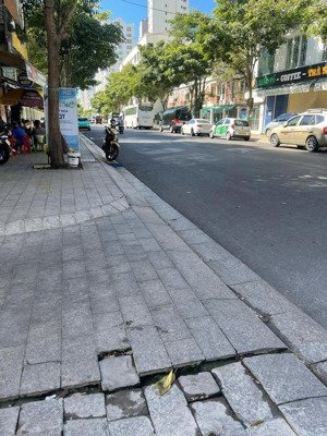 nhà mặt tiền tuệ tĩnh, gần bệnh viện 87 * cách biển trần phú: 350m * giá: 9,5 tỷ