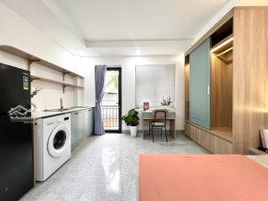 cho thuê chdv mới 100% - ban công - 30m2 - gần bờ kè hoàng sa di chuyển quận 1-phú nhuận - 10
