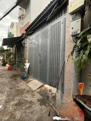 bán nhà hẻm phú thọ hoà, 4x10m, cấp 4 gác lửng, giá 3,95 tỷ tl