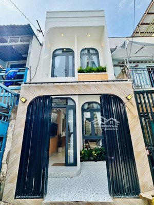 bán nhà đường ôtô điện biên phủ - p17 - quận bình thạnh. 68,2m2 cho thuê 20tr/th. gần đh kinh tế