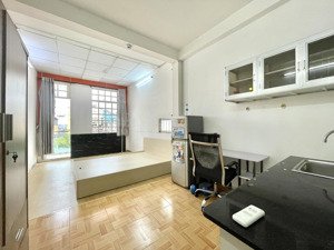 [siêu phẩm] căn hộ ban công / full nội thất / siêu rộng 34m2 / giờ giấc tự do, không chủ