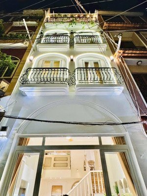 chính chủ bán gấp nhà đường lương nhữ học-p11-q5. gần chợ kim biên. giá 5tỷ460/93,6m2.cho thuê 27tr