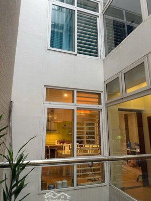 cho thuê nhà phố đội cấn, dt 100m2x5 tầng, không gian xanh ánh sáng tự nhiên trung tâm giá hợp lý